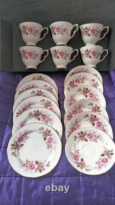 Beautiful Vintage Queen Anne Bone China Tea/Coffee Set 18 Piece boxed