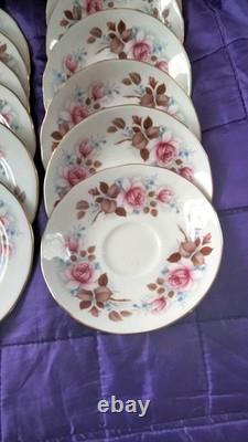 Beautiful Vintage Queen Anne Bone China Tea/Coffee Set 18 Piece boxed