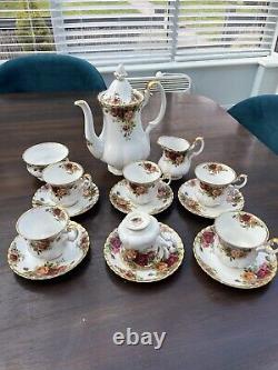 ROYAL ALBERT OLD COUNTRY ROSES FINE CHINA COFFEE SET IN EXCELLENT CONDITION 15pc