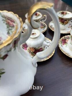 ROYAL ALBERT OLD COUNTRY ROSES FINE CHINA COFFEE SET IN EXCELLENT CONDITION 15pc