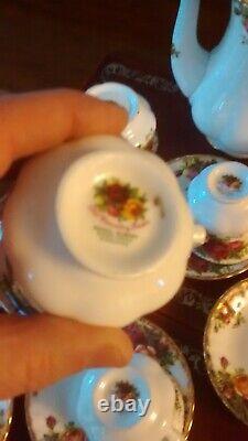 Royal Albert Old Country Roses Cups, Saucers, Milk Jug, Sugar Bowl & Coffee Pot