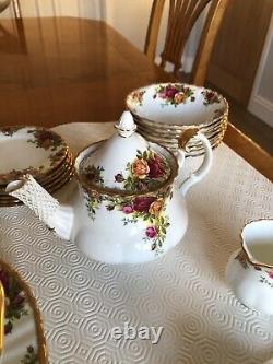 Royal Albert Old Country Roses Vintage Bone China Dinner & Tea Set 62 pieces