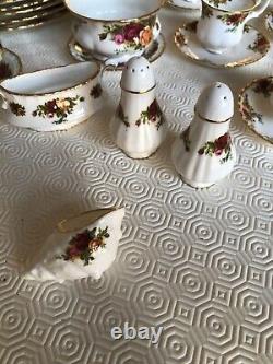Royal Albert Old Country Roses Vintage Bone China Dinner & Tea Set 62 pieces