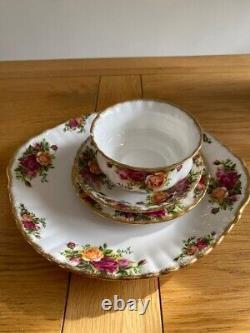 Vintage 1962 23 Piece Royal Albert Bone China Tea/Coffee Set'Old Country Roses
