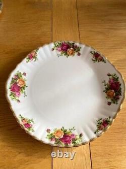 Vintage 1962 23 Piece Royal Albert Bone China Tea/Coffee Set'Old Country Roses