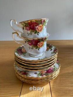 Vintage 1962 23 Piece Royal Albert Bone China Tea/Coffee Set'Old Country Roses