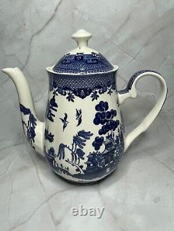Vintage Blue Willow by Royal Traditions Coffee Pot, Cramer and Sugar Bowl Set