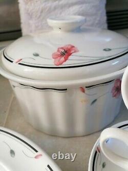 Vintage Johnson Brothers Summerfields Dinner Service / Set. Plates Red poppy