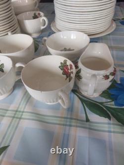 Vintage Wedgwood Moss Rose Of Etruria &Barlaston Dinner &tea or Coffee T4 £100