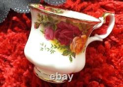 Bel ensemble de café vintage de 15 pièces de roses de campagne magnifiques