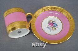 Bouquet de roses Paragon tasse et soucoupe en porcelaine Pompadour rose et dorées incrustées