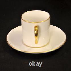Ensemble Royal Cauldon de 6 tasses et soucoupes en forme de 'coffee can' doré sur blanc, 1950-1962.