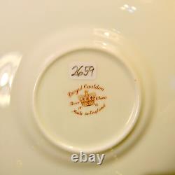 Ensemble Royal Cauldon de 6 tasses et soucoupes en forme de 'coffee can' doré sur blanc, 1950-1962.