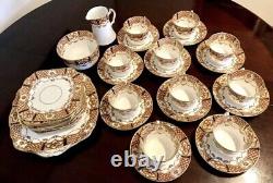 Ensemble à thé et assiettes en porcelaine Roslyn vintage fabriqué en Angleterre (36 pièces)