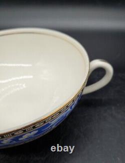 Ensemble de 7 tasses à soupe et café en porcelaine d'os vintage Wedgwood à deux poignées, modèle C2174, de 6,5 pouces.
