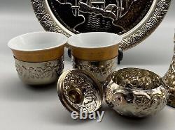Ensemble de café bosnien vintage en métal argenté dans une boîte en porcelaine.