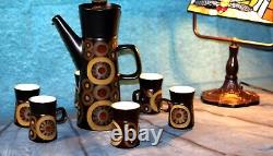 Ensemble de café en grès arabesque Vintage Denby des années 1970 comprenant 6 tasses, soucoupes et cafetière.