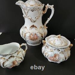 Ensemble de café et de thé en porcelaine française vintage avec des figurines de chérubins dorés