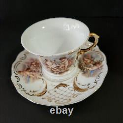 Ensemble de café et de thé en porcelaine française vintage avec des figurines de chérubins dorés