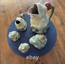 Ensemble de thé/café vintage avec grenouilles