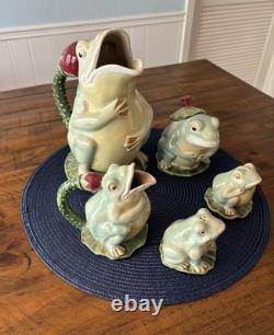 Ensemble de thé/café vintage avec grenouilles