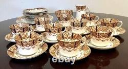 Ensemble de thé et assiettes en porcelaine Vintage Roslyn fabriqué en Angleterre (36 pièces)