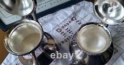 Ensemble vintage de thé et café avec sucrier, panier à biscuits et serveur en argent plaqué, Angleterre