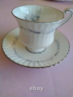 Joli service à thé en porcelaine fine Paragon'Morning Rose'