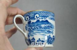 Nouvelle salle Bol de thé imprimé en bleu et doré Tasse à café et soucoupe Trio vers 1790-1800