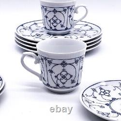 Service à café blanc en forme de baignoire Mary's Bath Ingres, motif paille fleurie bleu indien, 14 pièces.