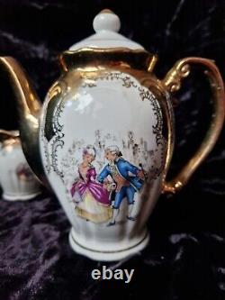 Service à café en porcelaine de Bavière doré antique blanc avec des images romantiques