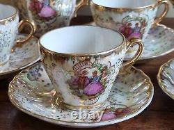 Service à café ou à thé vintage étranger avec scène Victorienne en or
