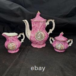 Service à café vintage avec décor de Limoges : Pot à café, sucrier, crémier, tasses à café en porcelaine avec motif de roses.