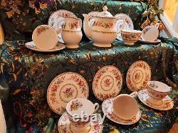 Service à thé Vintage Royal Grafton en fine porcelaine de Chine Malvern Country Flowers