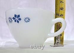Service de 4 tasses à café et 4 soucoupes Vintage Rigopal en opaline Pyrex motif flocon de neige