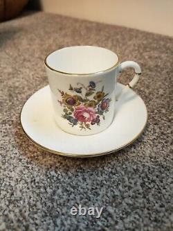 Service de tasses à café et soucoupes Royal Worcester en coffret, en condition vintage inutilisée.