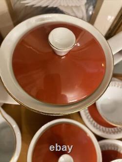 Théière, crémier, sucrier et service à thé de 4 tasses en porcelaine vintage Chodziez Pologne.
