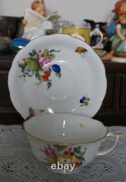 Vintage Herend Fruits And Flower Gold Trim Tea Cup And Saucer #734, Hongrie