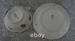 Vintage Herend Fruits And Flower Gold Trim Tea Cup And Saucer #734, Hongrie