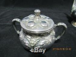 Vintage Quadruple Wilcox Silverplate Co Repousse 5 Pièce Thé / Café Set