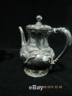 Vintage Quadruple Wilcox Silverplate Co Repousse 5 Pièce Thé / Café Set