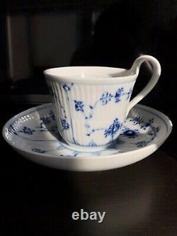Vintage Royal Copenhagen Plain Haute Poignée Blue Fluted Cup And Saucer 1/72 1/73